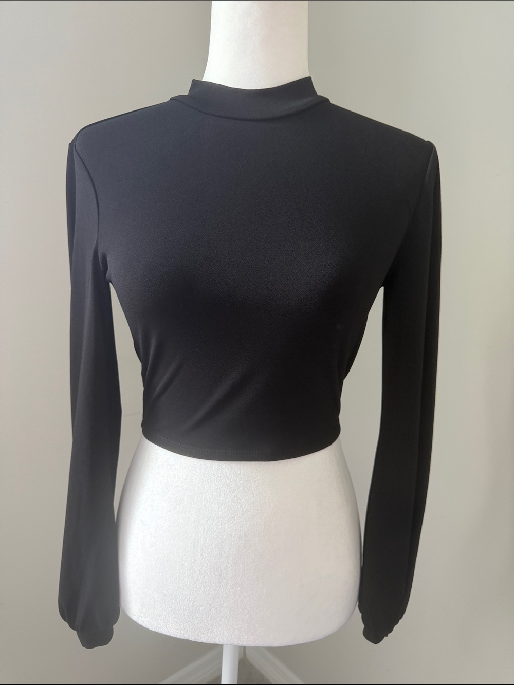 BCBGeneration Black Open Back Long Sleeve Cropped Top Size XS